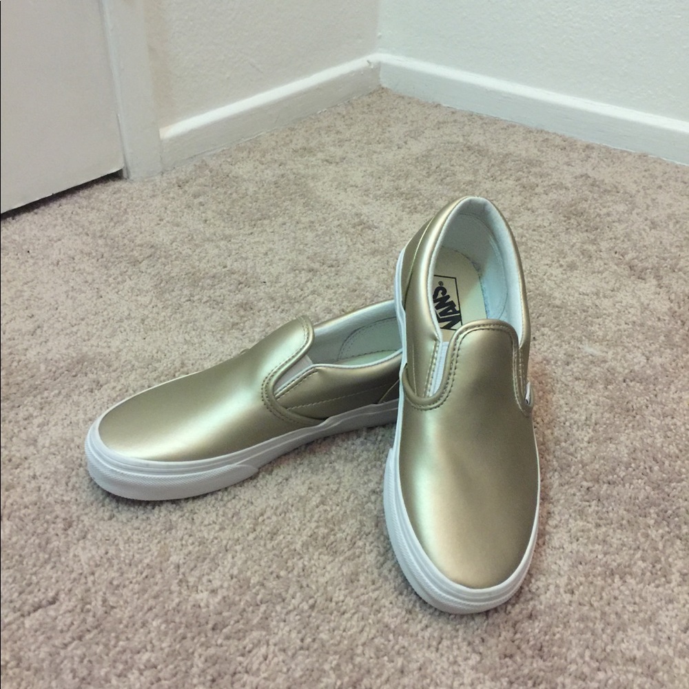 💫NWOT Gold size 3 Vans skate shoe!